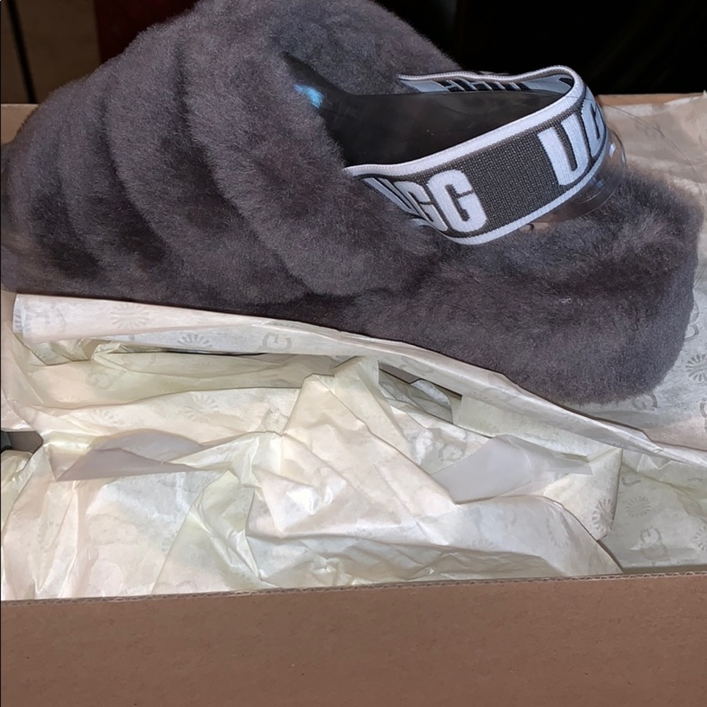 Ugg fluff slides ❤️❤️